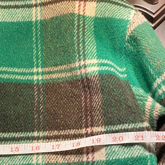 UO like new oversized green plaid flannel jacket w/hot pink quilted lining,Small - Picture 11 of 13